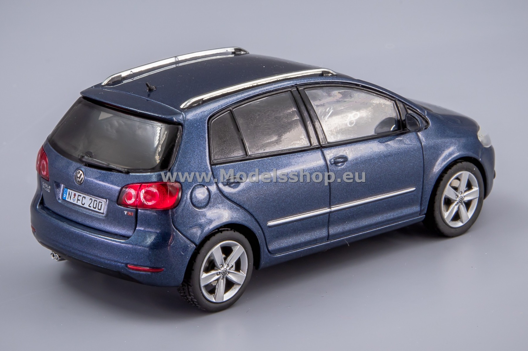 Schuco 07316 Volkswagen / VW Golf Plus, 2009 / Blue Graphite/