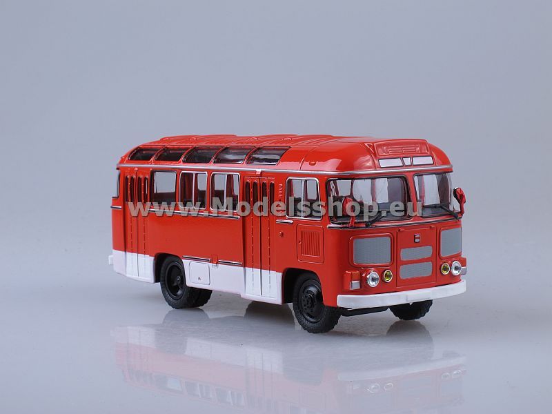 PAZ-672M bus /red/