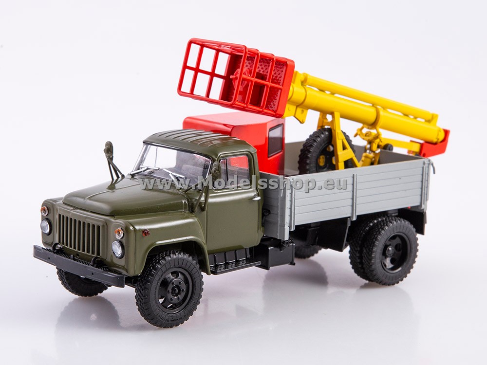 AI1236 Telescopic lift on truck TVG-15(52) GAZ-52 /khaki-grey/