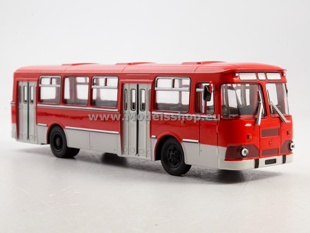 LIAZ-677M bus /red-white/