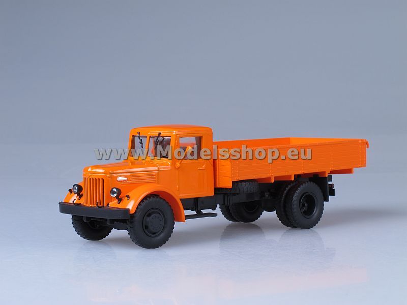 AI1057 MAZ-200 flatbed truck /orange/