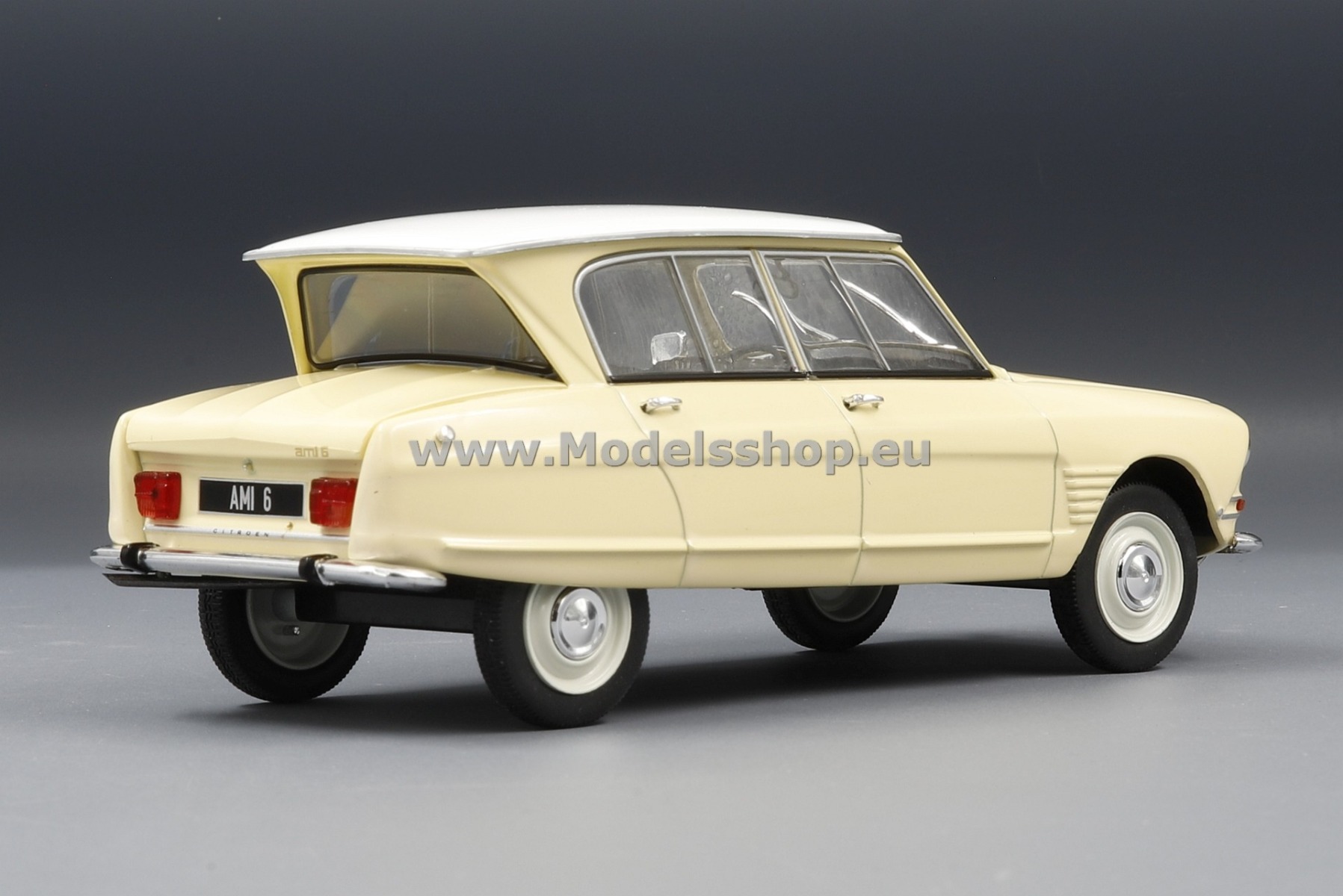 WhiteBox WB124104 Citroen Ami 6, 1968 /light yellow - white/ WhiteBox WB124104 Citroen Ami 6, 1968 /light yellow - white/