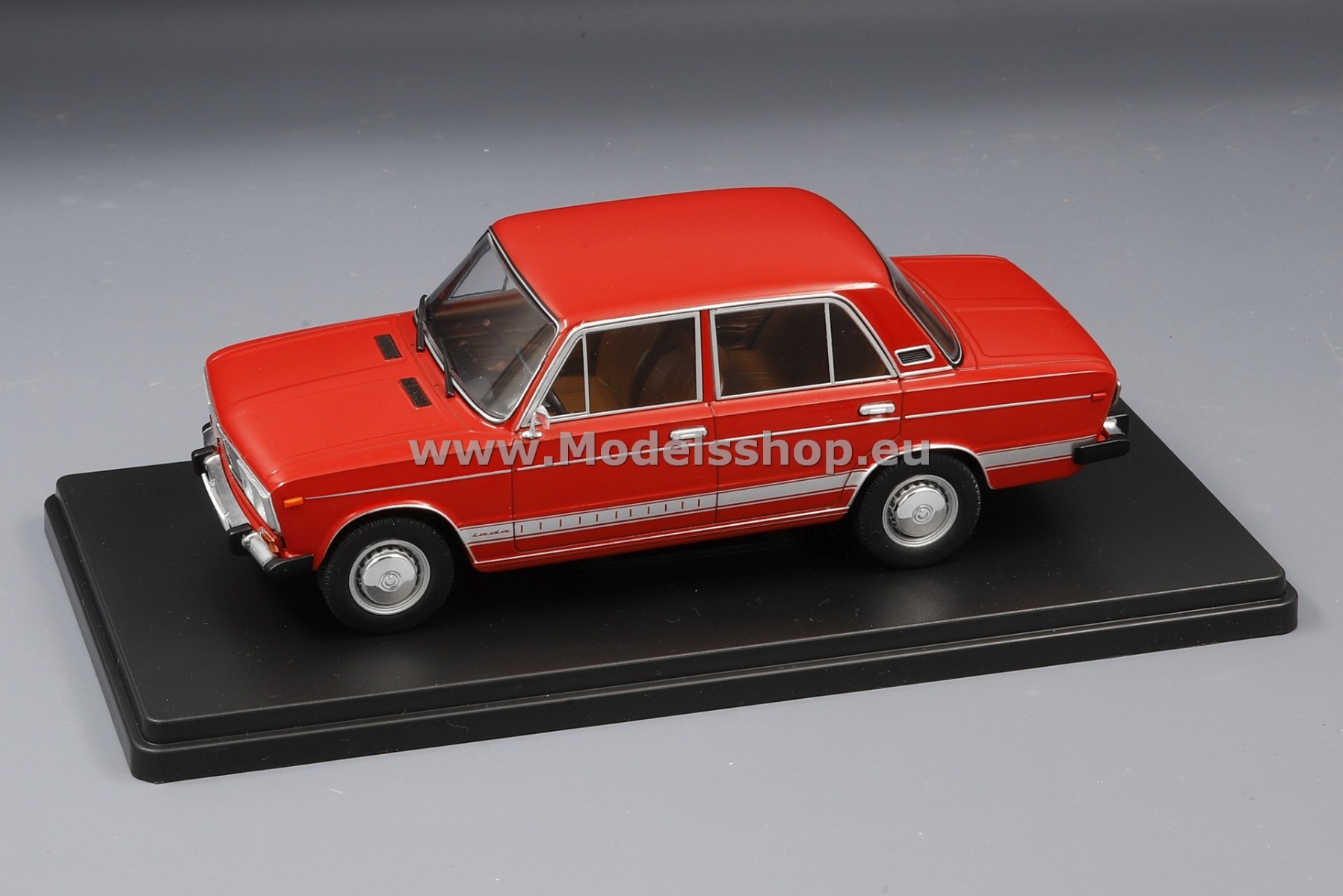 WhiteBox WB124123 VAZ-2106 / Lada 1600 LS, 1976 /red/