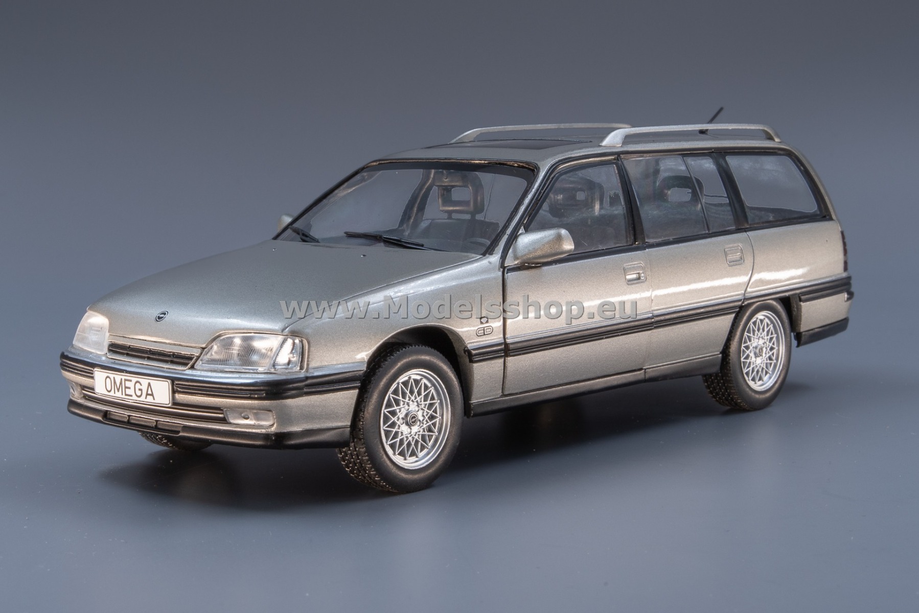WhiteBox WB124165-O Opel Omega A2 Caravan, 1990 /grey - metallic/
