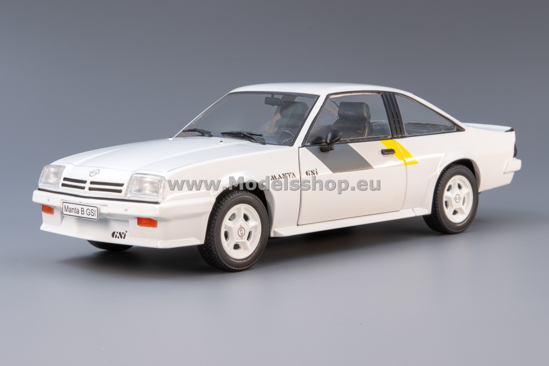 WhiteBox WB124173-O Opel Manta B GSi, 1984 /white - decorated/