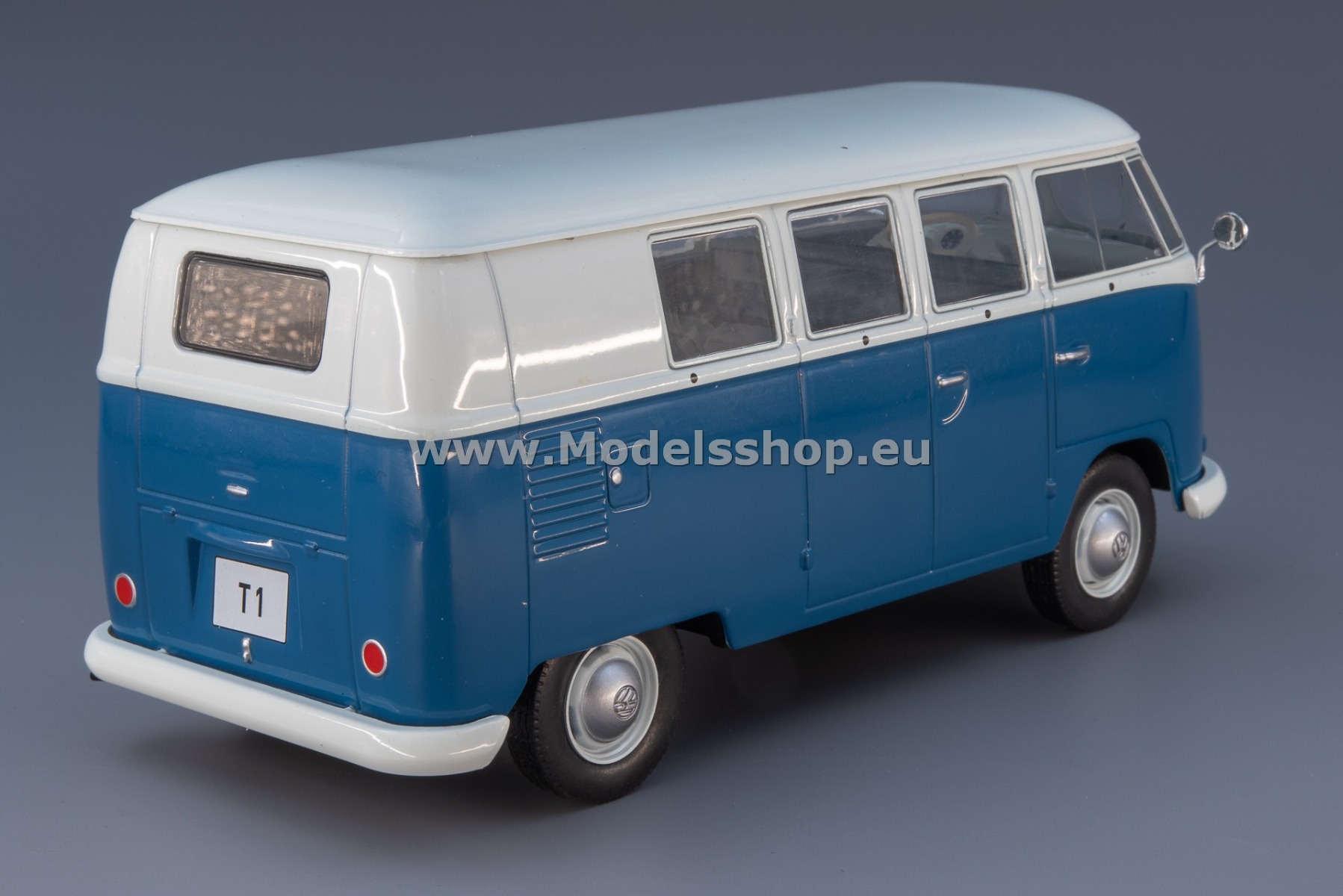 WhiteBox WB124179 Volkswagen T1 minivan 1960 /white - blue/