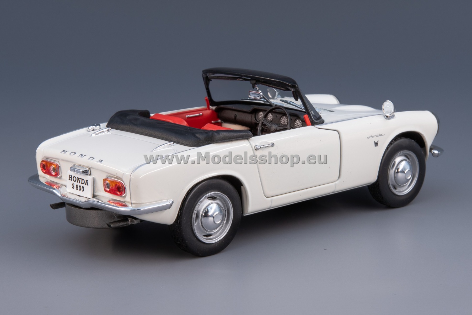 WhiteBox WB124184-O Honda S800, 1966 /white/, RHD WhiteBox WB124184-O Honda S800, 1966 /white/, RHD
