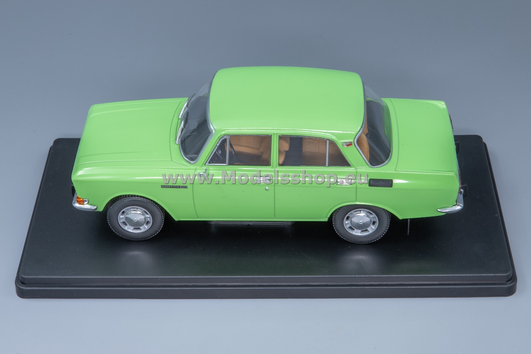WhiteBox WB124203 Moskwitsch 2140 / AZLK 2140, 1975 /light green/
