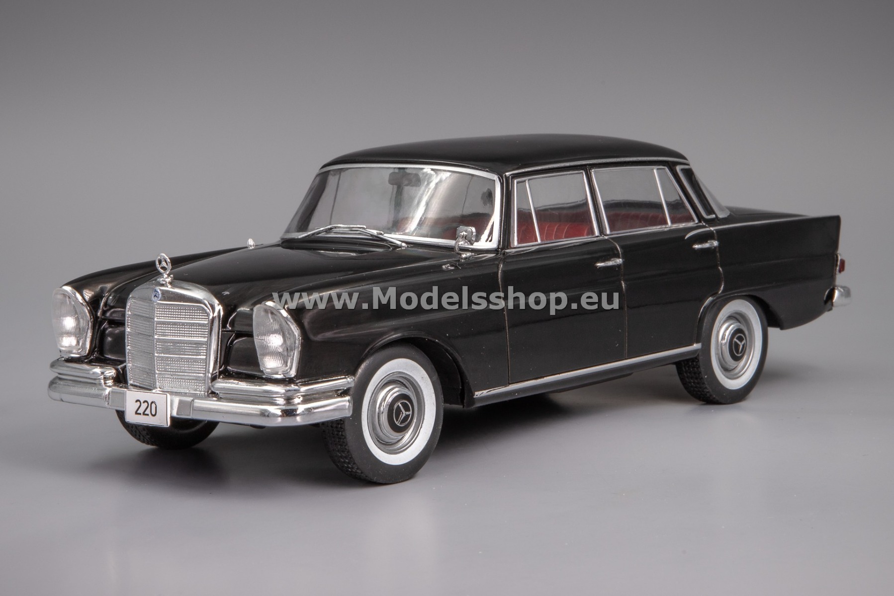 Whitebox WB124210 Mercedes-Benz 220 (W111), 1959 /black/