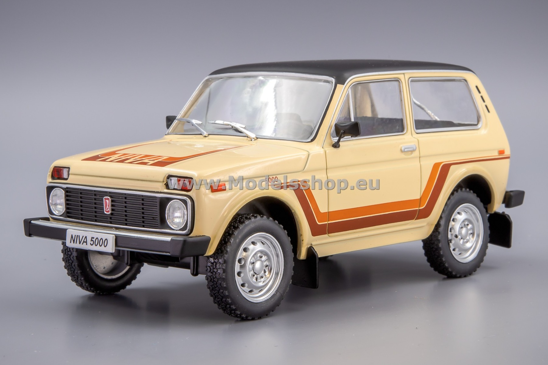WhiteBox WB124224 Lada Niva 5000 / VAZ-2121, 1980 /beige - decorated/