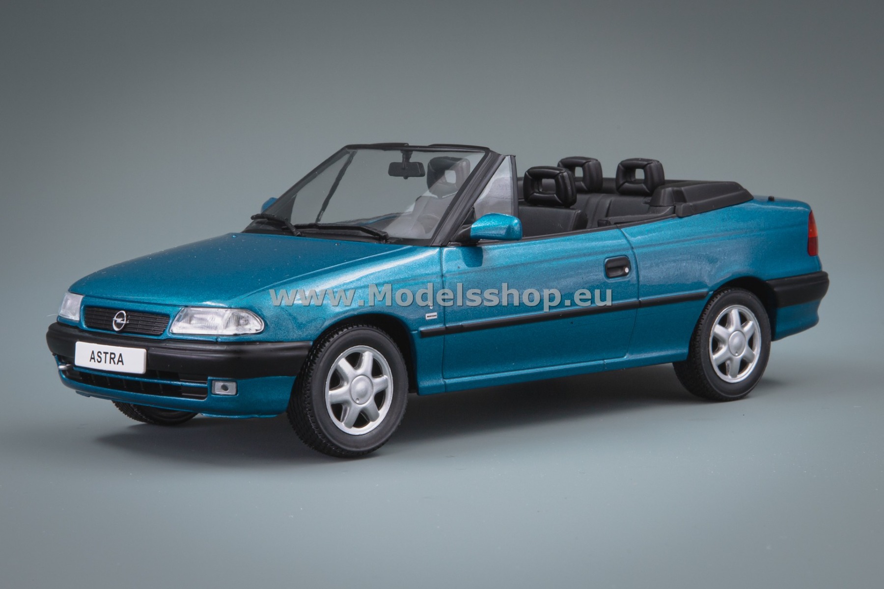 WhiteBox WB124234 Opel Astra F Cabrio, 1994 /blue metallic/