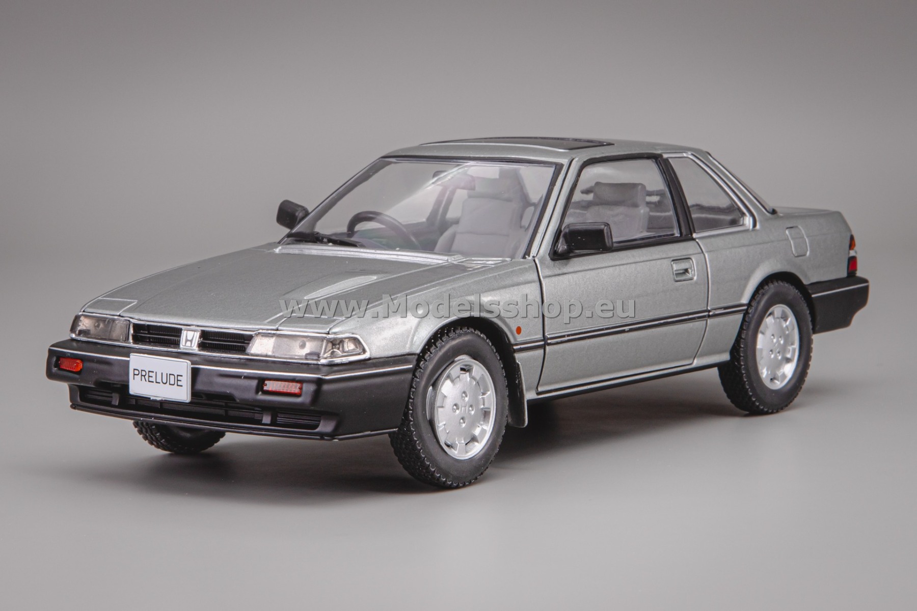 WhiteBox WB124258 Honda Prelude, 1985 /grey metallic/
