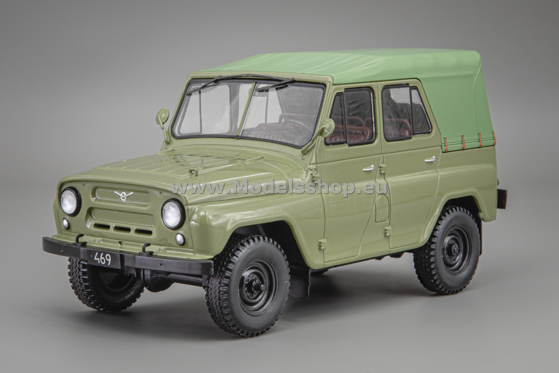 WhiteBox WB124263 UAZ 469, 1975 /khaki/