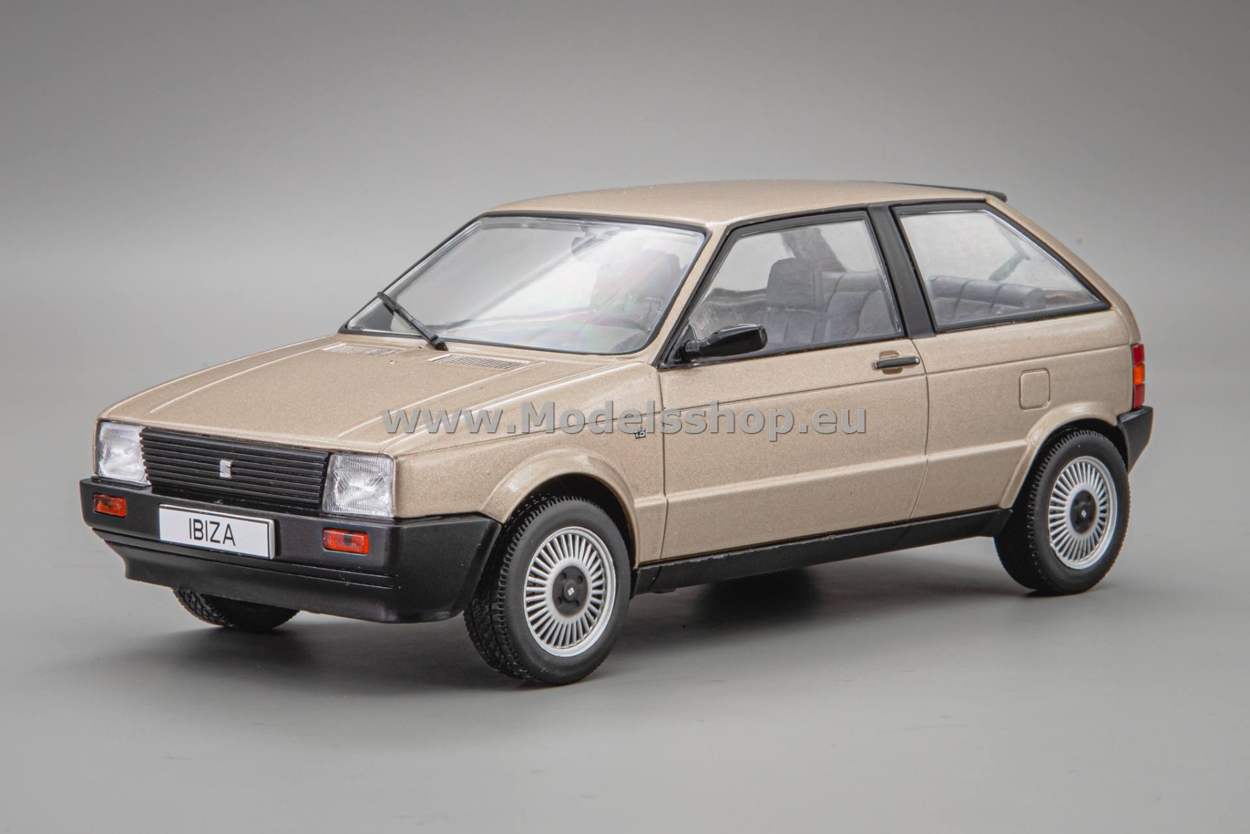 Whitebox WB124274 Seat Ibiza I, 1984 /beige - metallic/