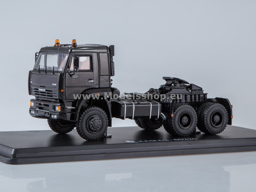 KAMAZ-65225 6x6 tractor truck /black/