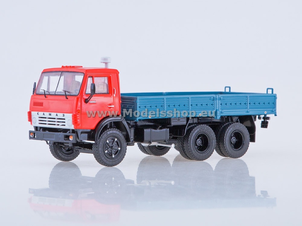 SSM1284 KAMAZ-5320 flatbed truck /red-blue/