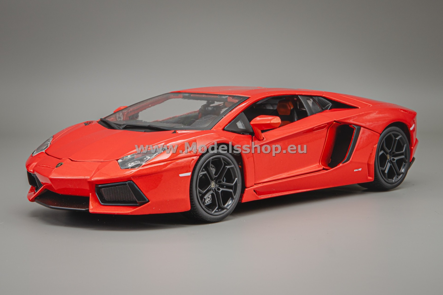 Bburago Lamborghini Aventador LP 700-4, 2011 /orange/ 18-11033