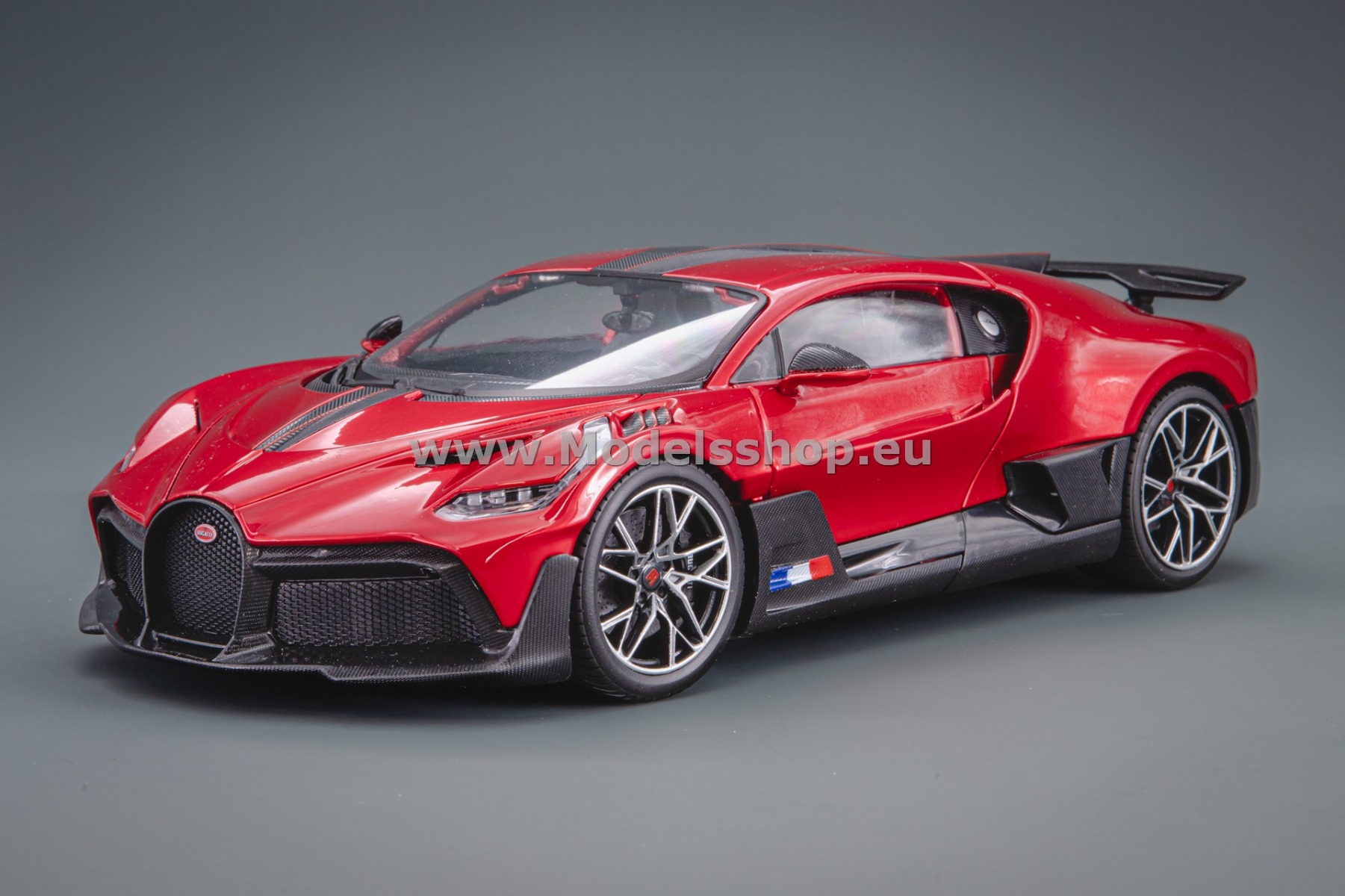 Bburago Bugatti Divo, 2019 /red - carbon/