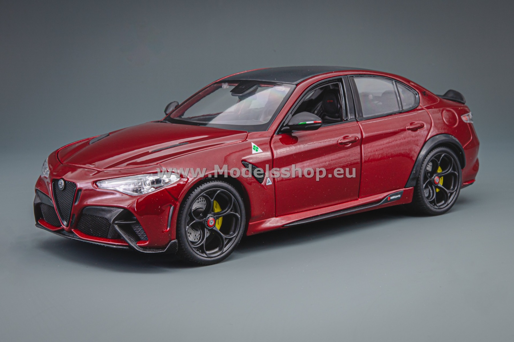 Bburago Alfa Romeo Giulia GTA, 2020 /dark red metallic/