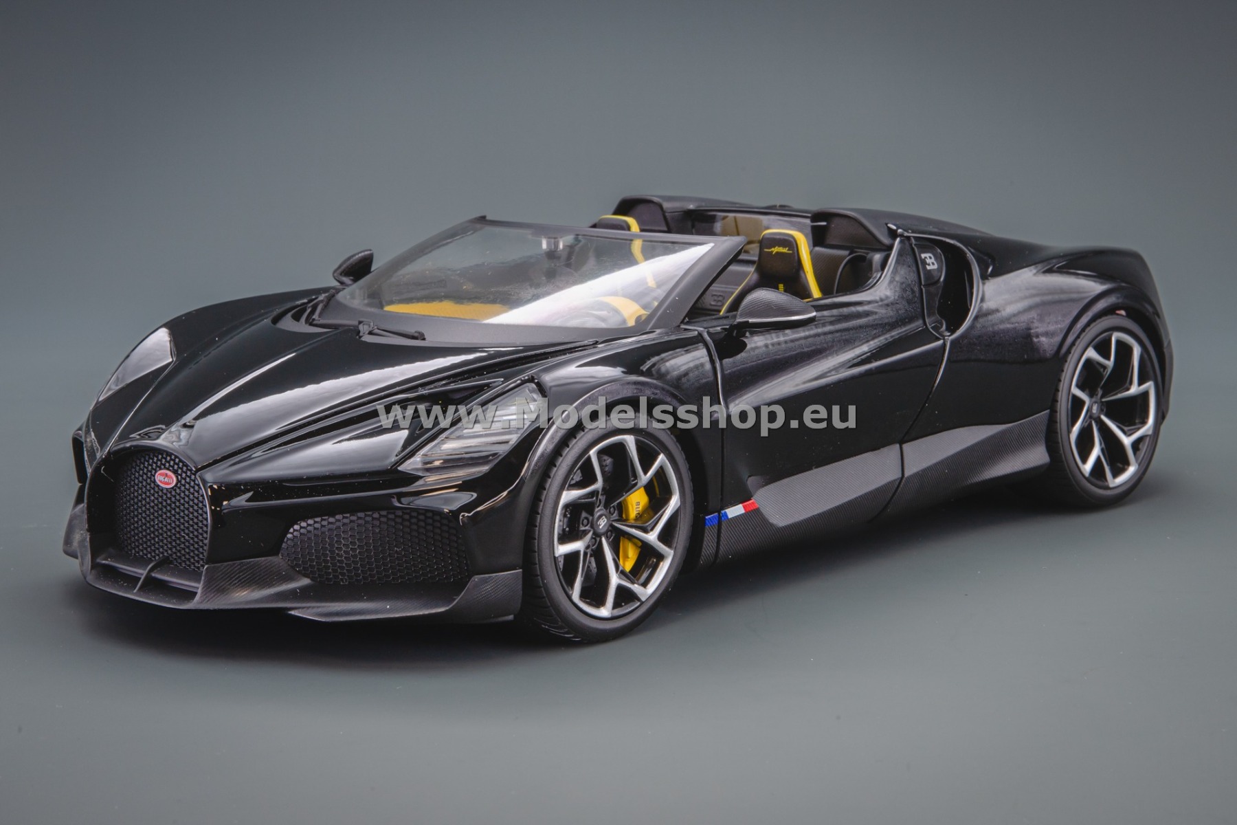 Bburago Bugatti W16 Mistral Cabriolet /black/