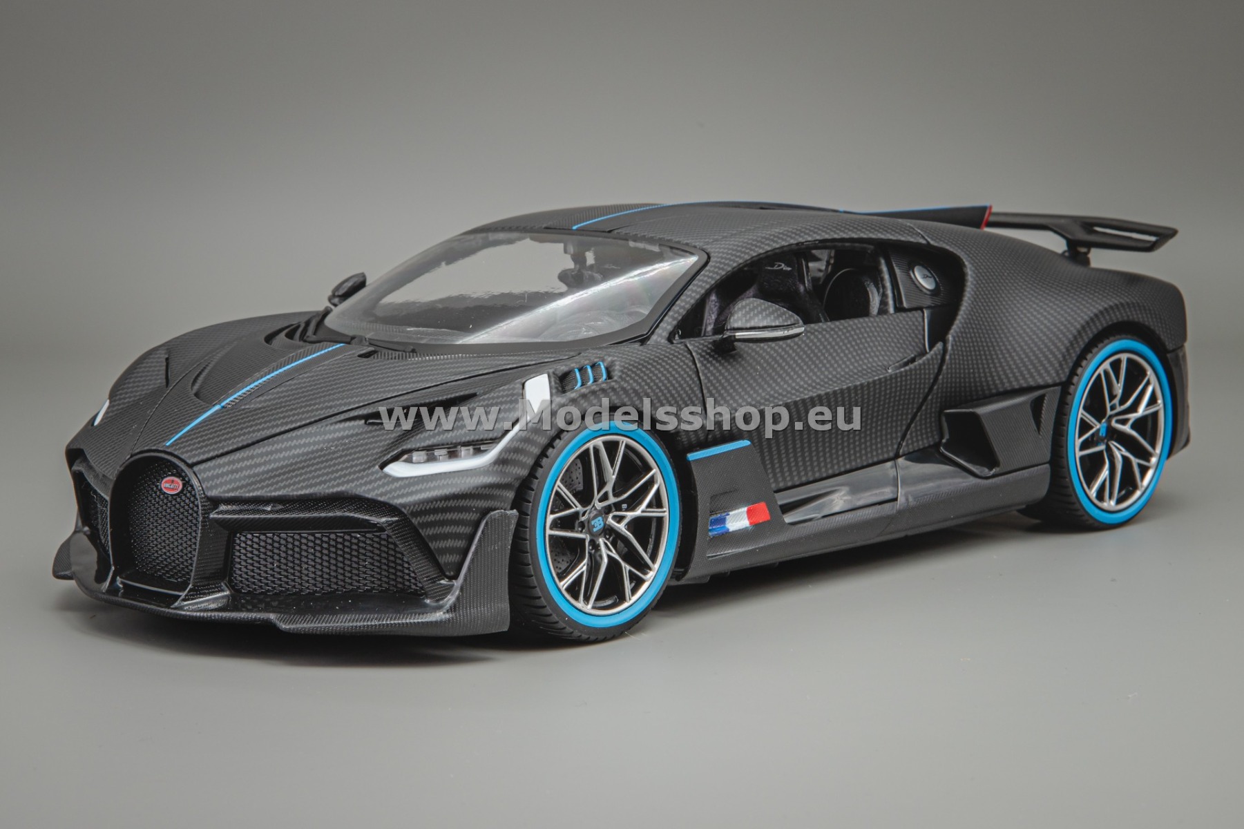 Bburago Bugatti Divo 50th Anniversary Model, 2018 /mat black - carbon fiber/ 18-11101