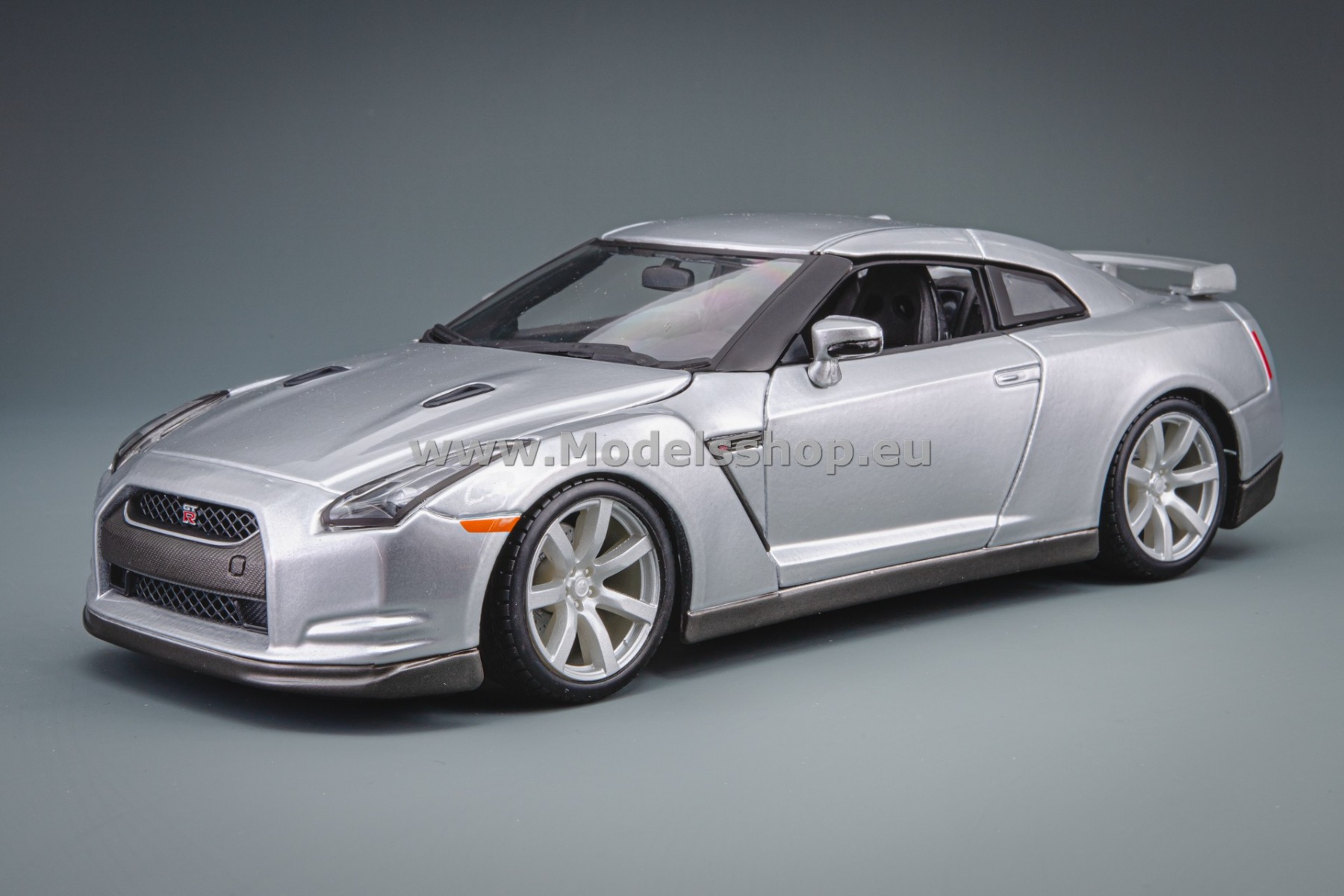 Bburago Nissan GT-R (R35), 2009 /silver/