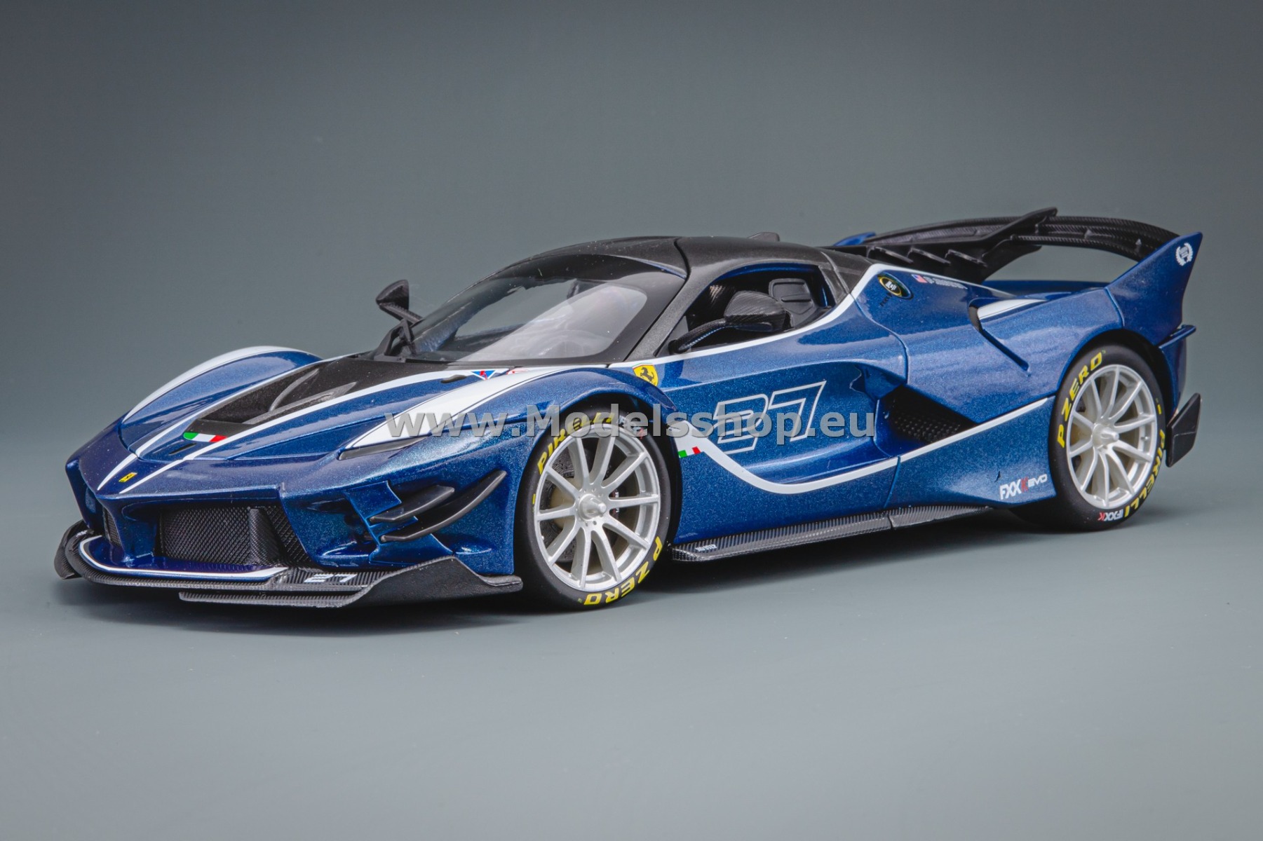 Bburago Ferrari FXX-K Evo, 2018 /blue metallic - decorated/