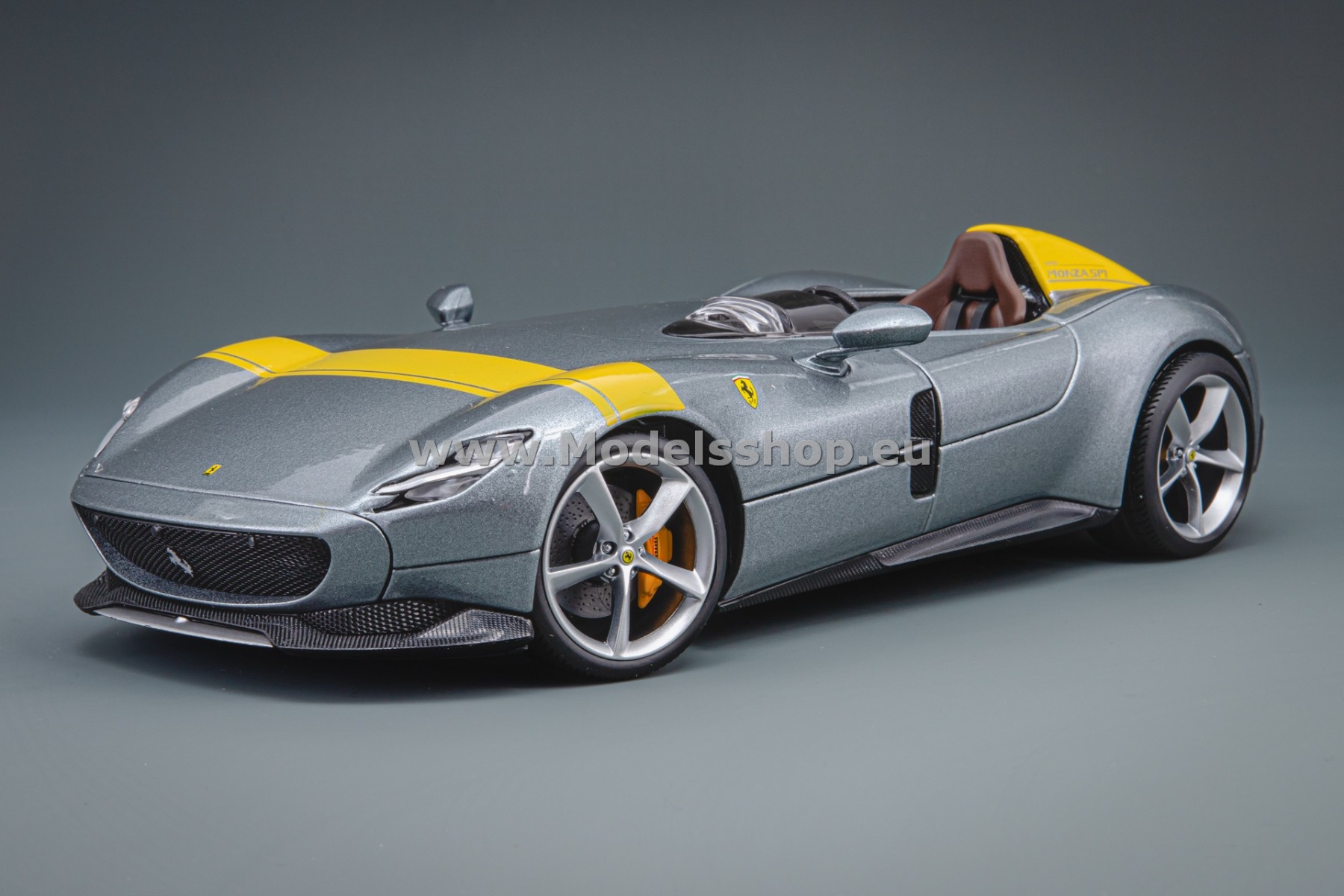 Bburago Ferrari Monza SP1, 2019 /grey metallic - decorated/