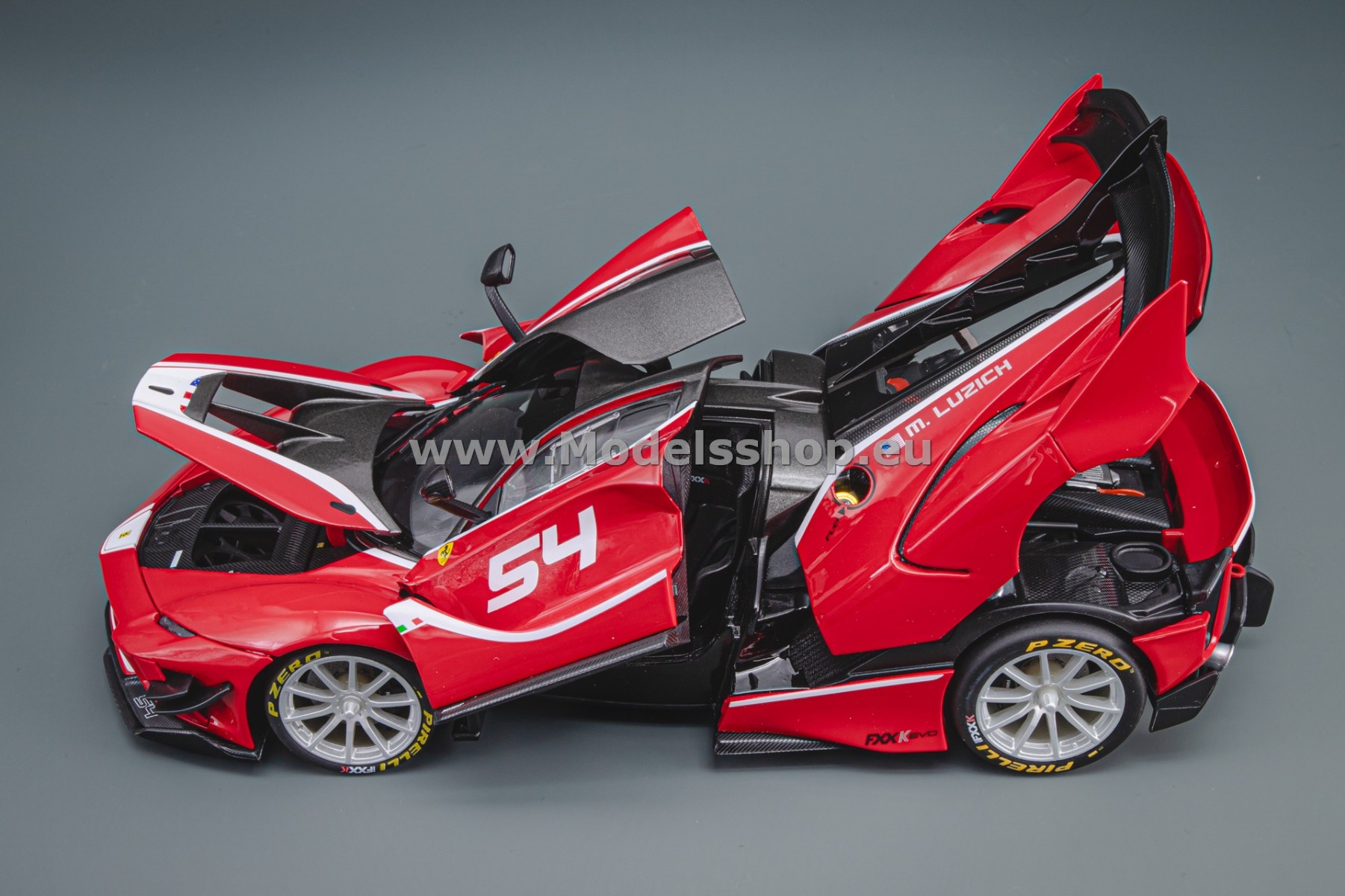 Bburago Ferrari FXX K Evoluzione Signature No.54 /red - black/ 18