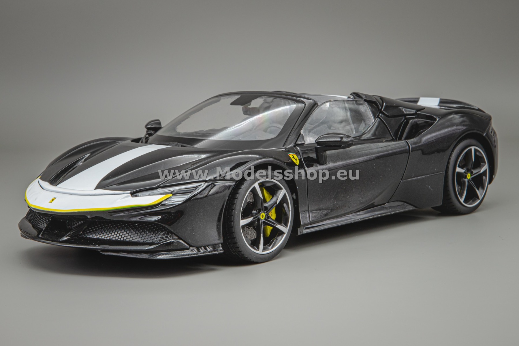 Bburago Ferrari SF90 Stradale Spider, 2019 /black - white/ 18-16910