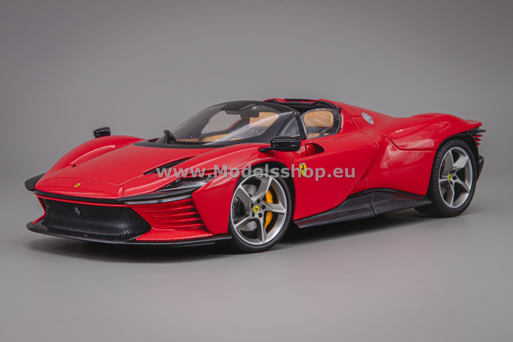 Bburago Ferrari Daytona SP3, 2022 /red - black/ 18-16912