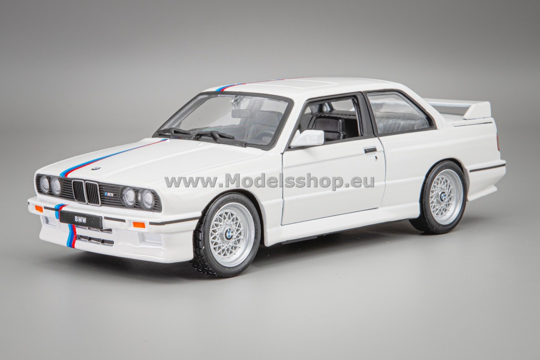 Bburago BMW M3 (E30) 1988 /white/ 18-21100