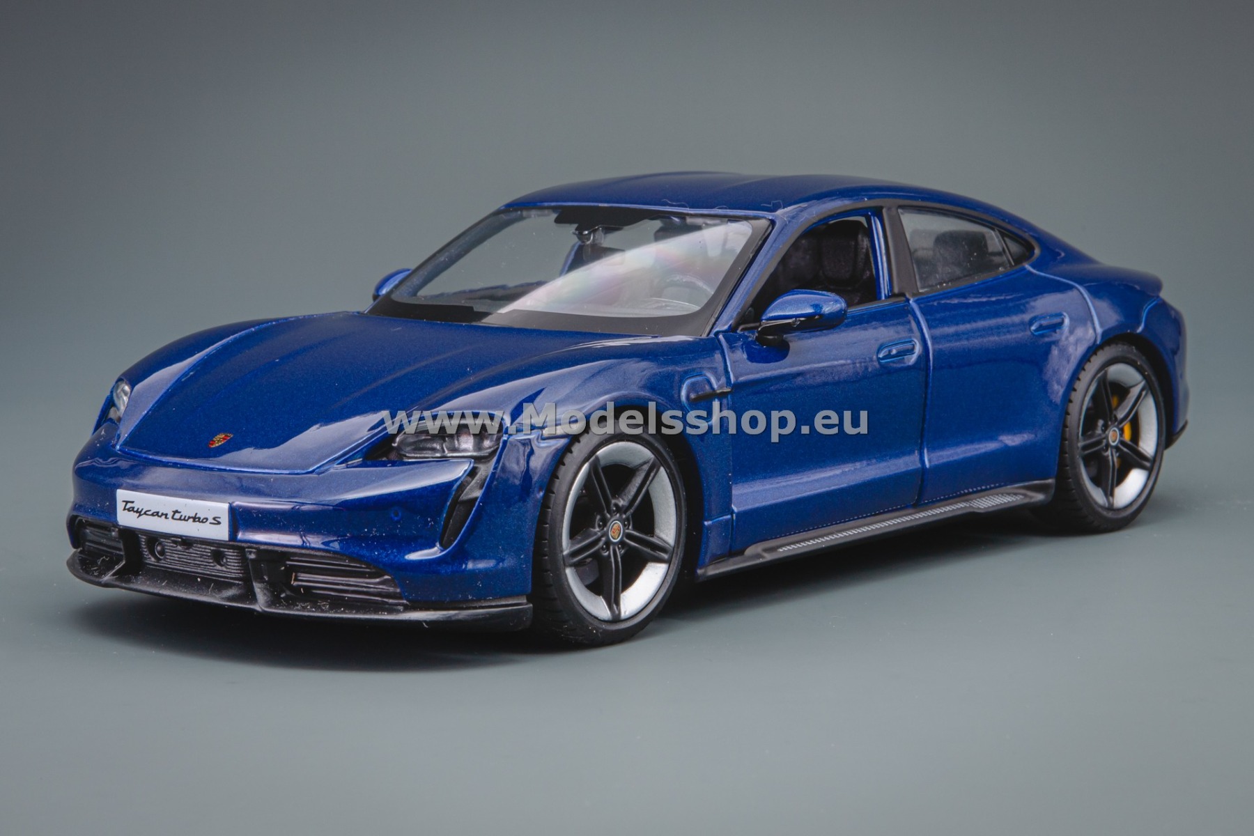 Bburago Porsche Taycan Turbo S /dark blue metallic/