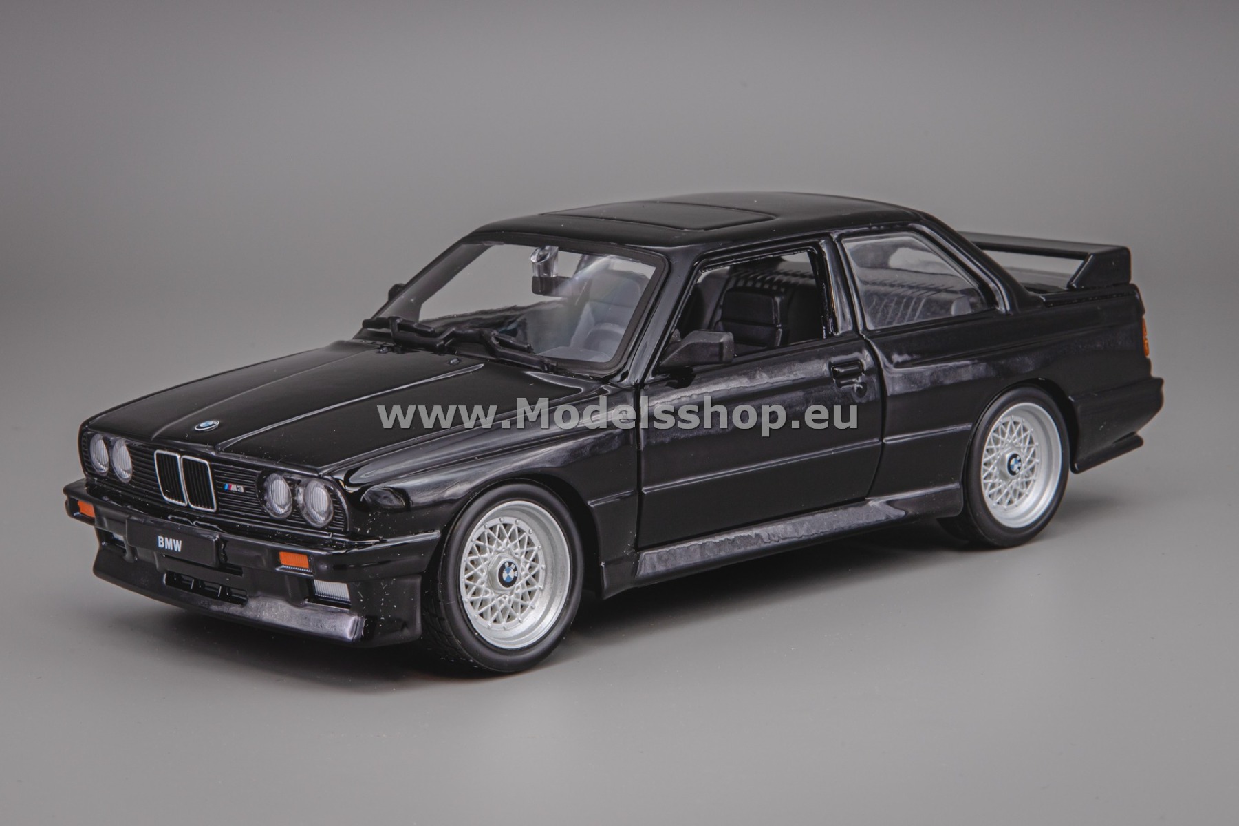 Bburago BMW M3 (E30), 1988 /black/ 18-21100