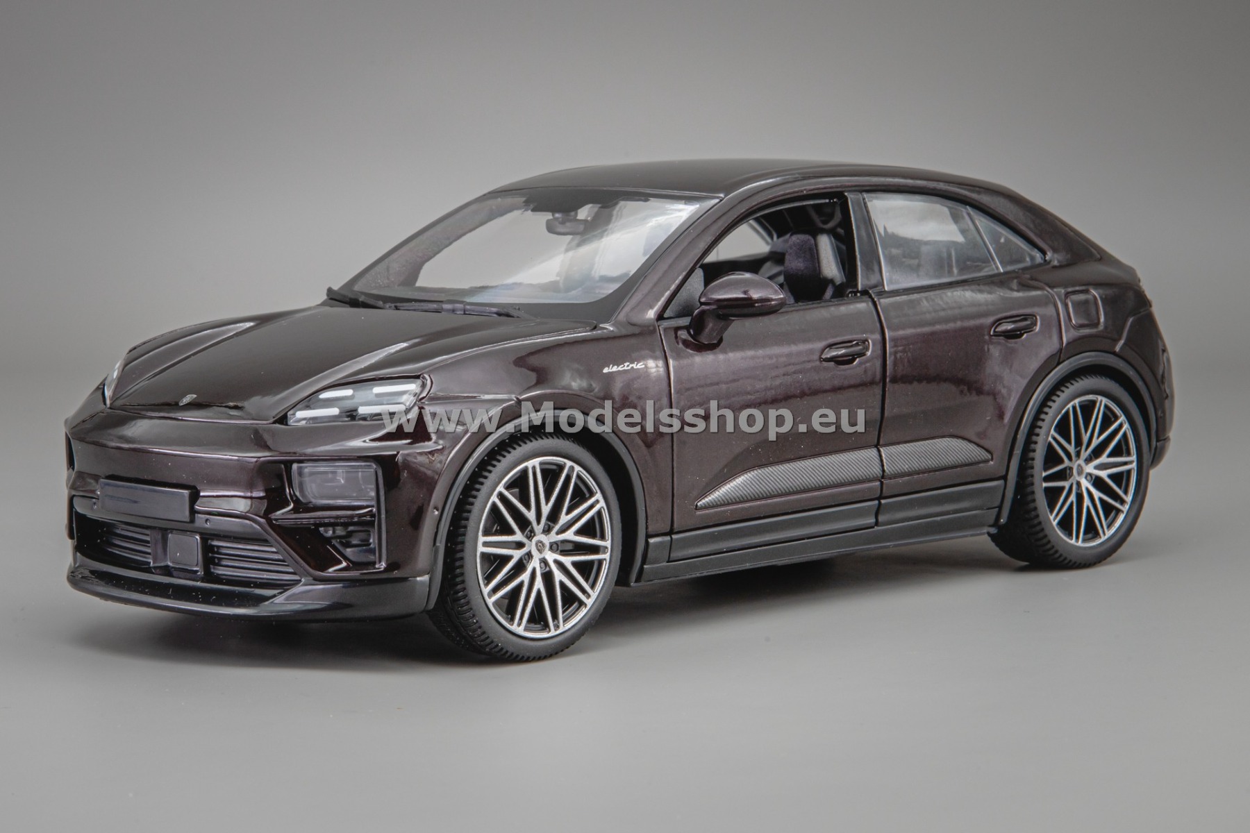 Bburago Porsche Macan Turbo, 2024 /Copper/ 18-21114