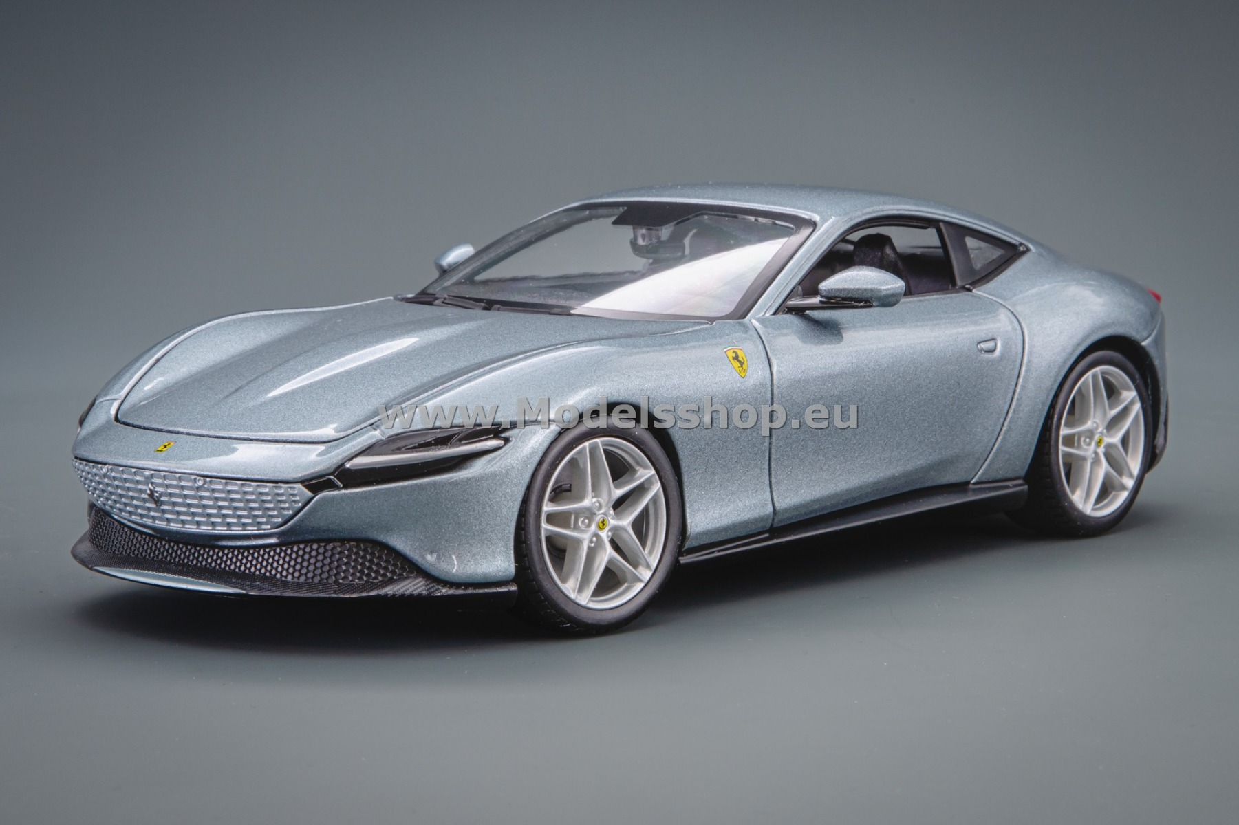 Bburago Ferrari Roma, 2020 /grey/