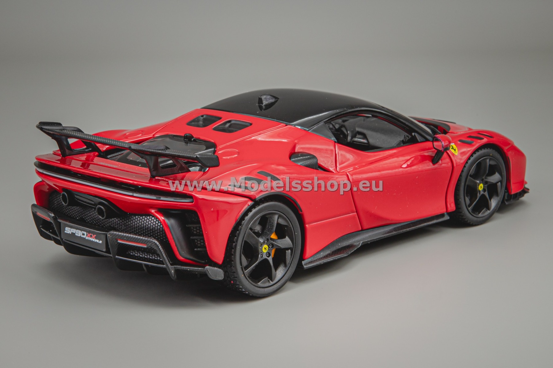 Bburago Ferrari SF90 XX Stradale 2024 /red-black/ 18-26032 Bburago Ferrari SF90 XX Stradale 2024 /red-black/ 18-26032