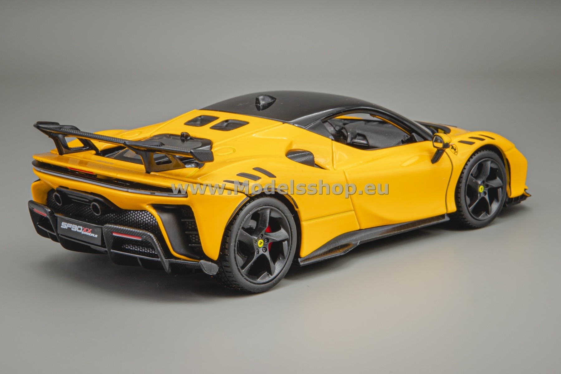 Bburago Ferrari SF90 XX Stradale, 2024 /yellow-black/ 18-26032