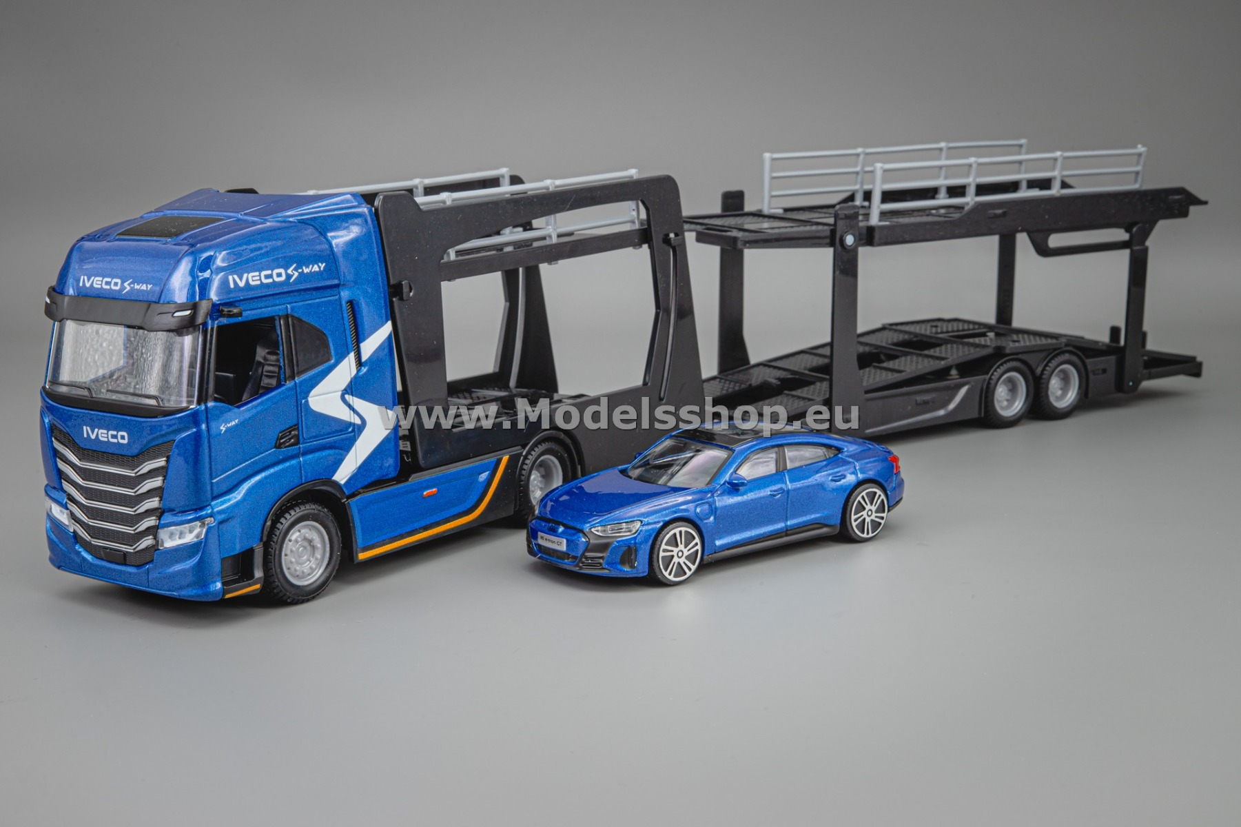 Burago Iveco S-Way 570 Truck Car Transporter with Audi E-Tron GT, 2021 /blue/18-31456