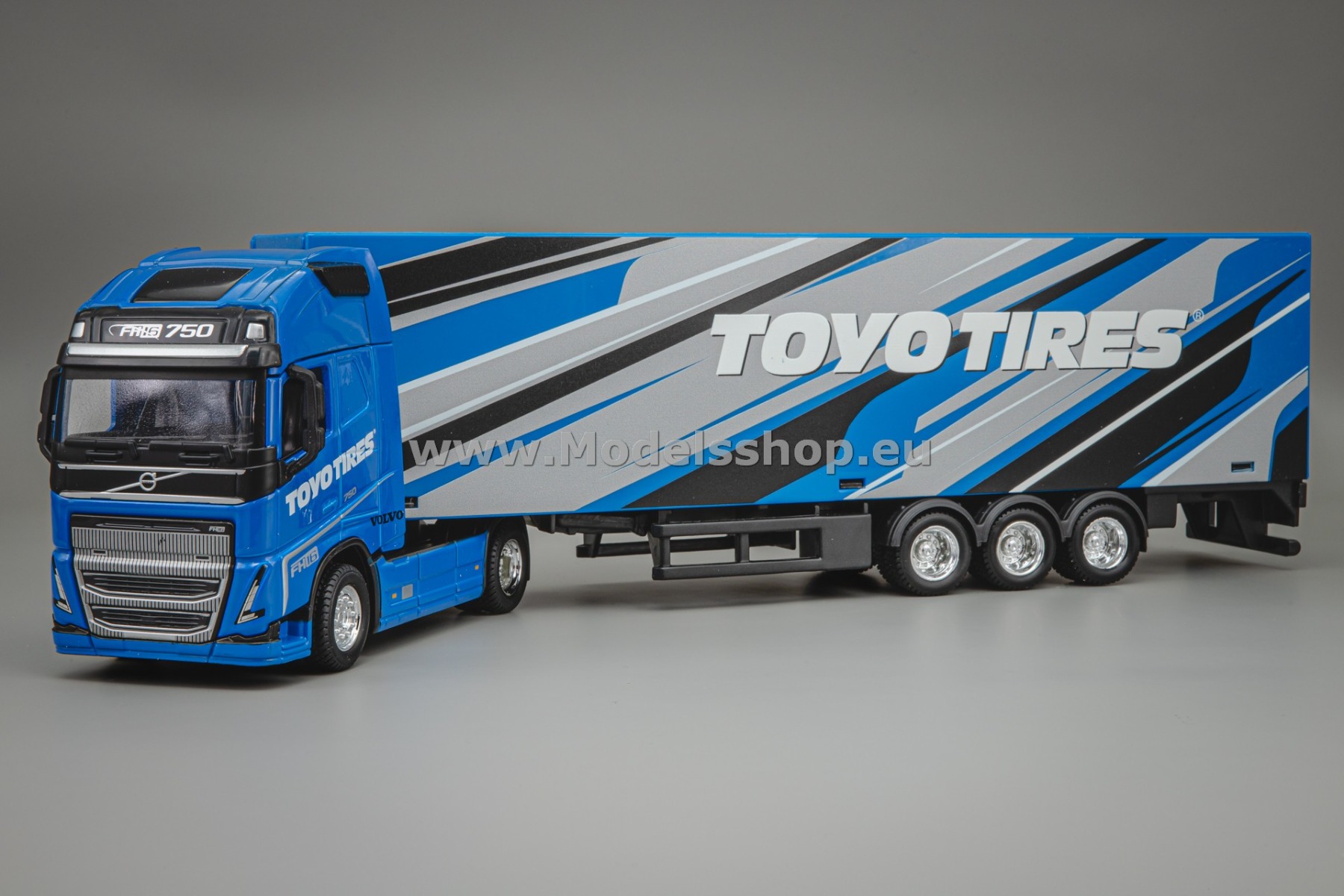 Bburago Volvo FH16 Globetrotter 750 XXL tractor truck with semitrailer 