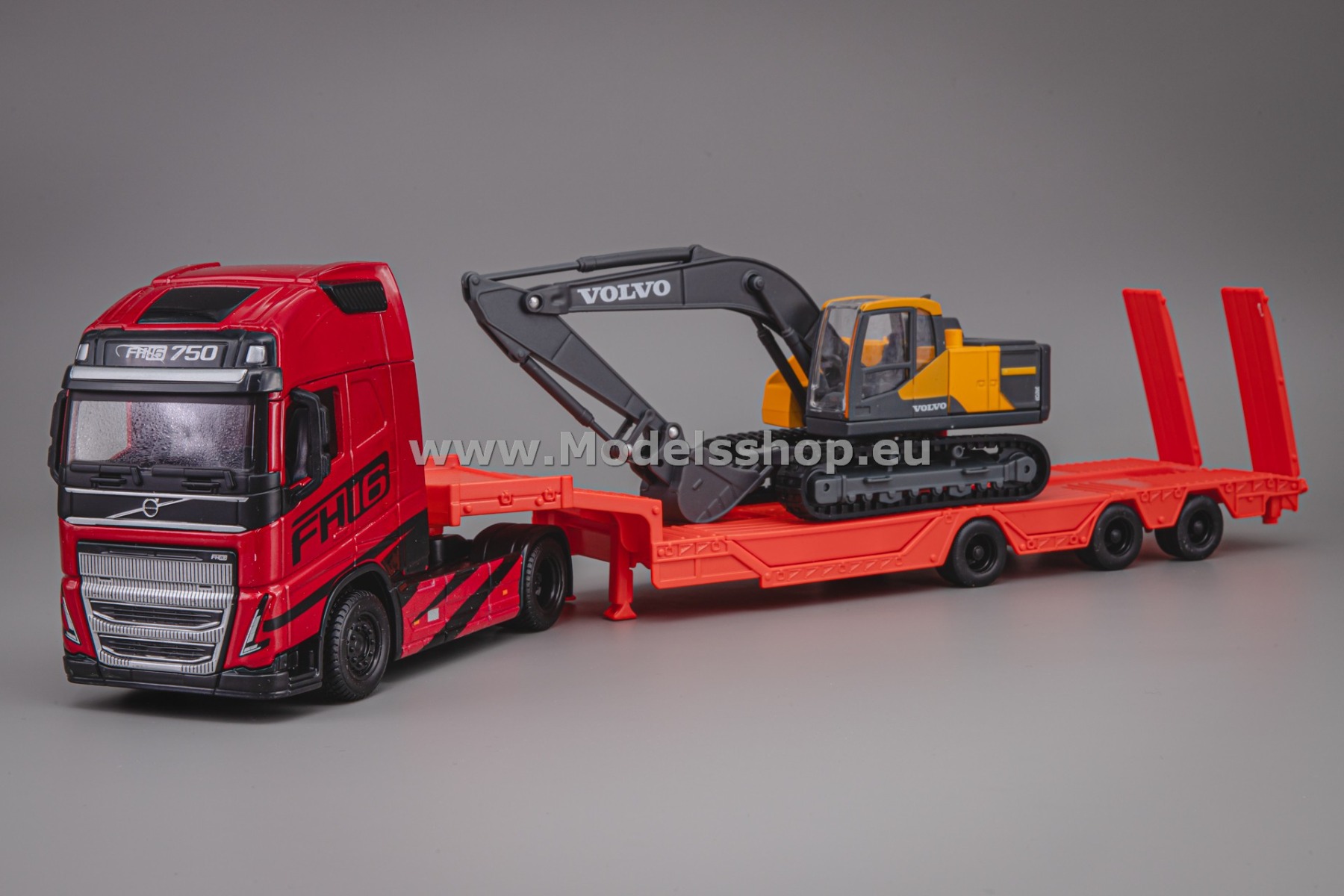 Bburago Volvo FH16 tractor truck with low-bow trailer and excavator /red metallic/ 18-32312