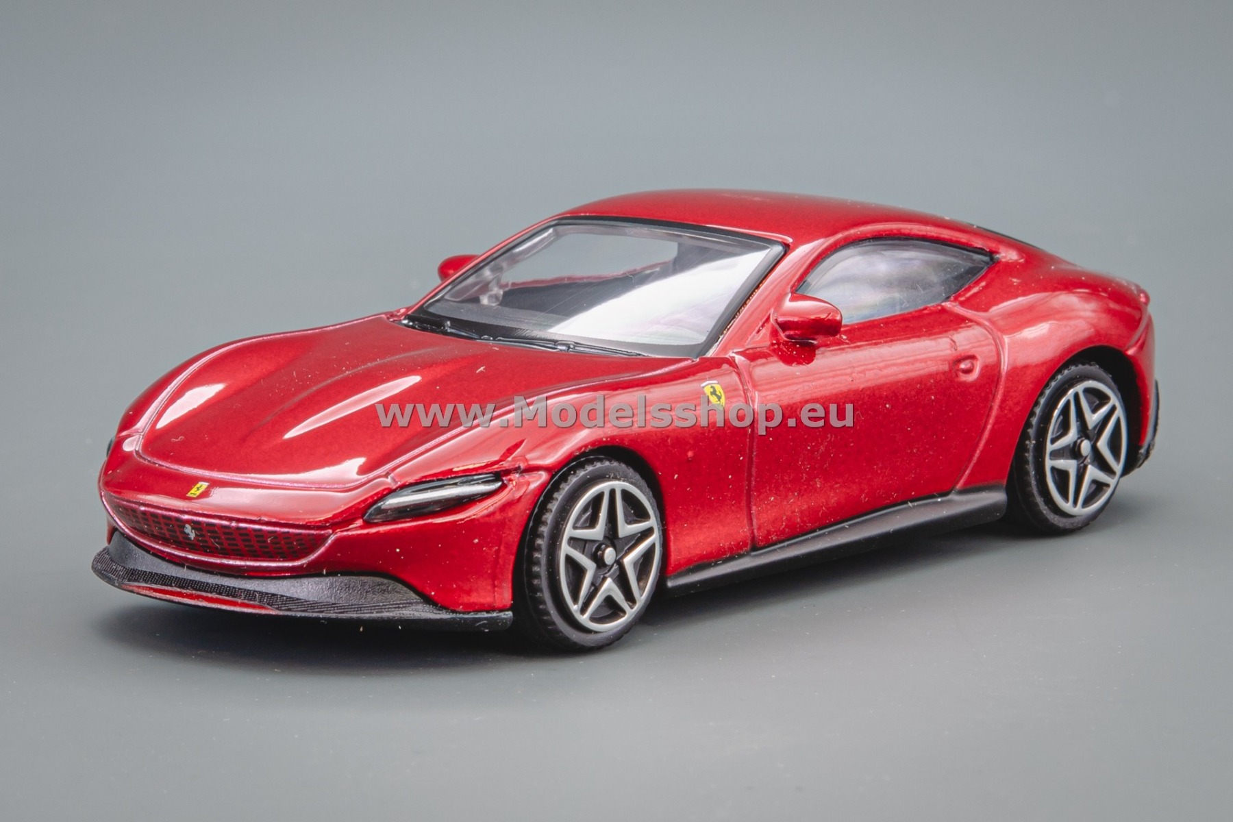 Bburago Ferrari Roma /red metallic/