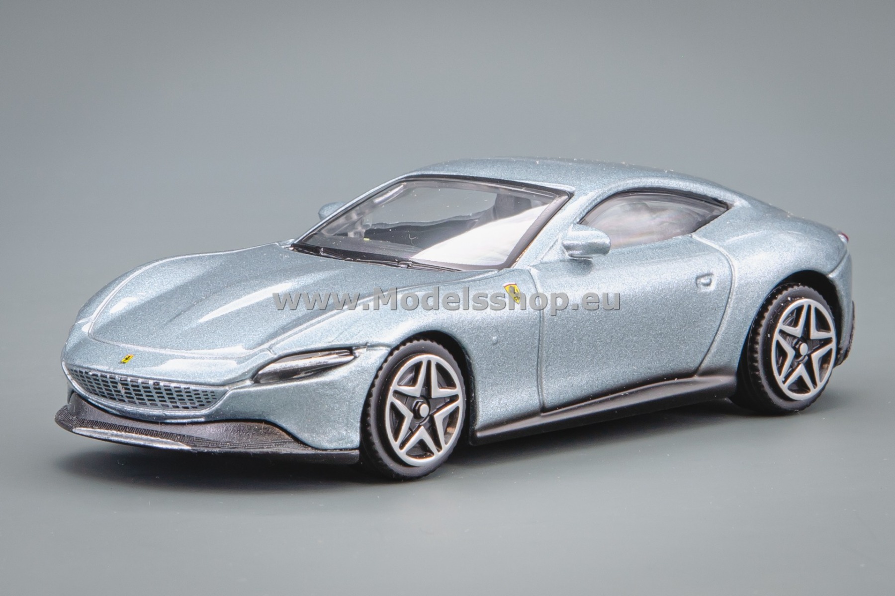 Bburago Ferrari Roma /light grey metallic/