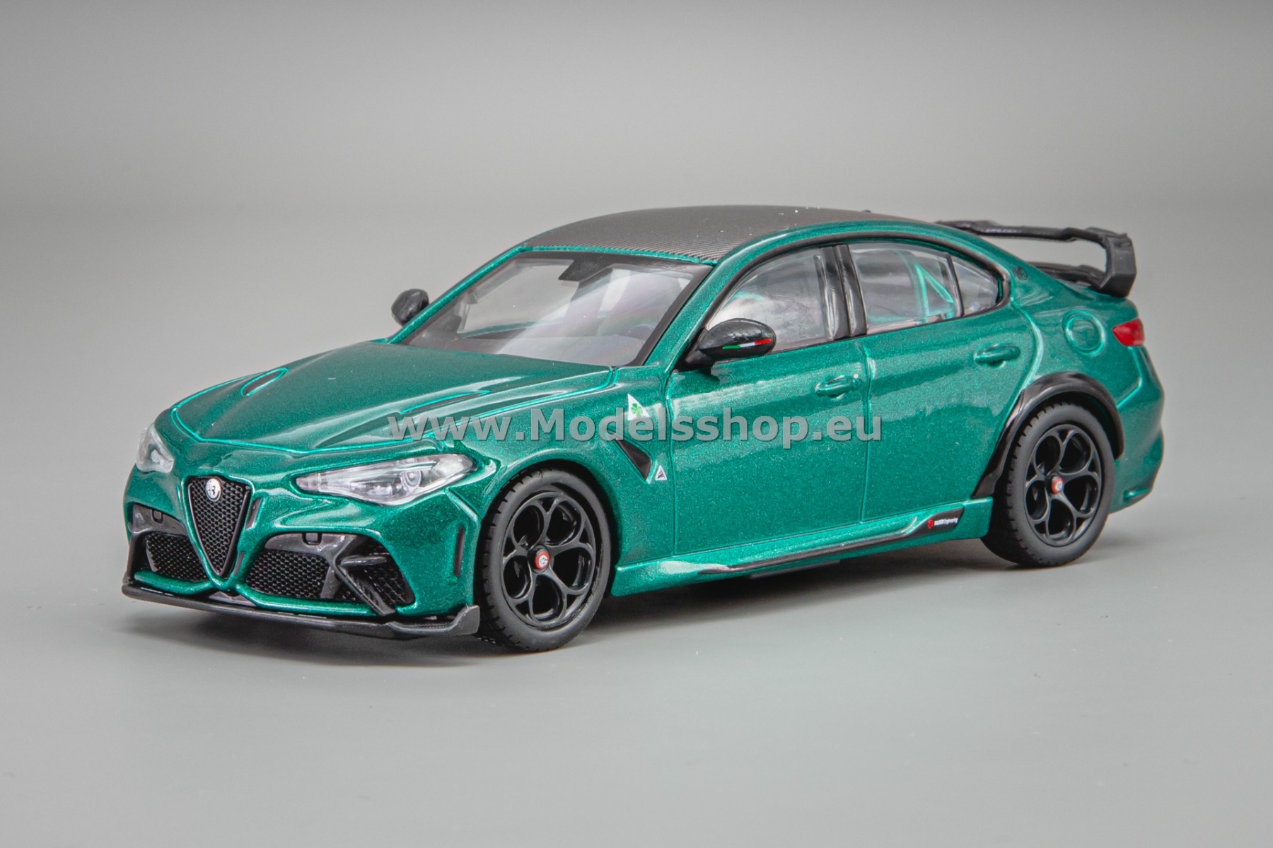 Bburago Alfa Romeo Giulia GTAm, 2020 /Montreal Green Metallic/ 18-38307