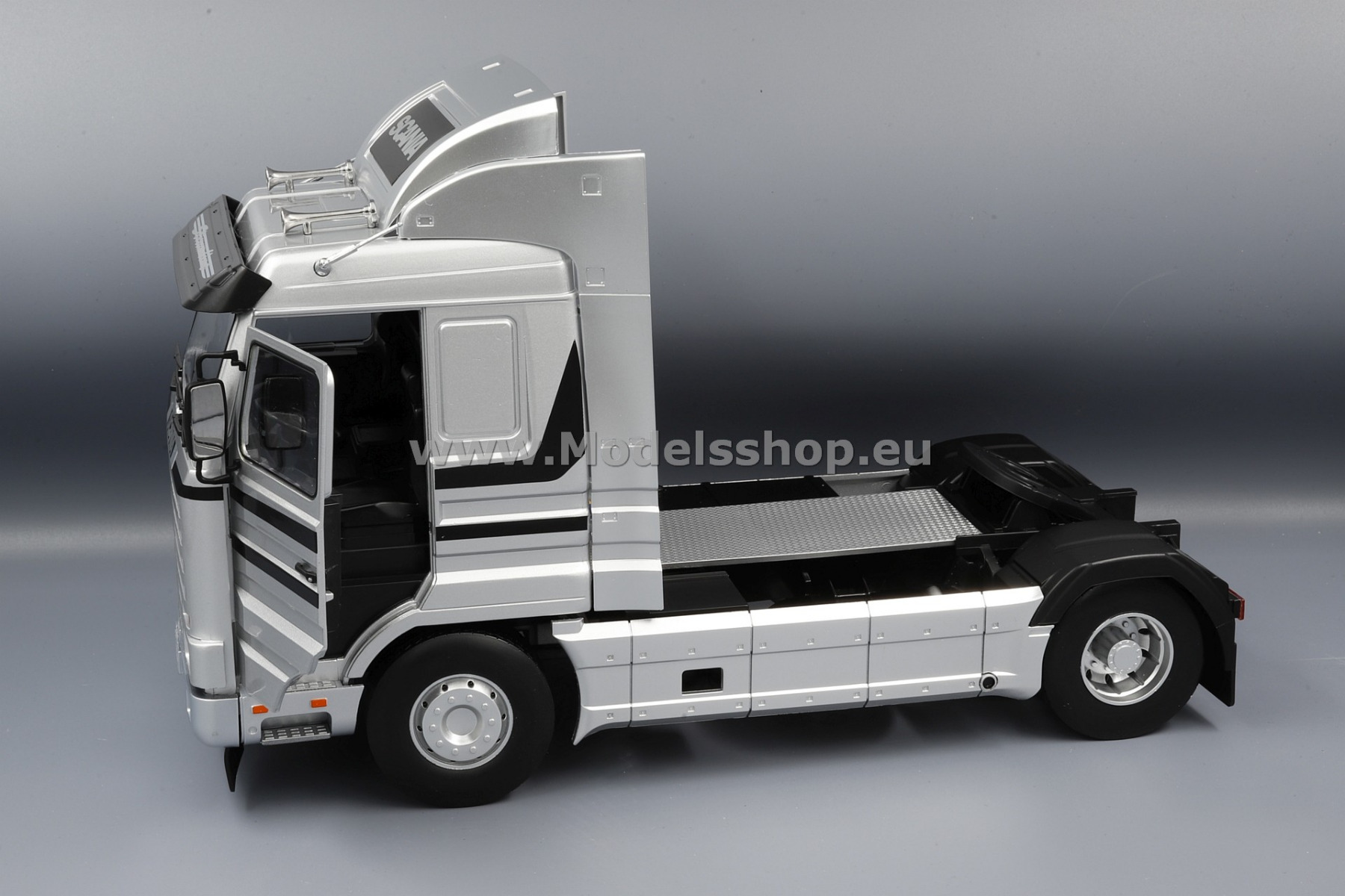 Scania 143M 500 Streamline Tractor Truck, 1995 /silver - black/ Scania 143M 500 Streamline Tractor Truck, 1995 /silver - black/