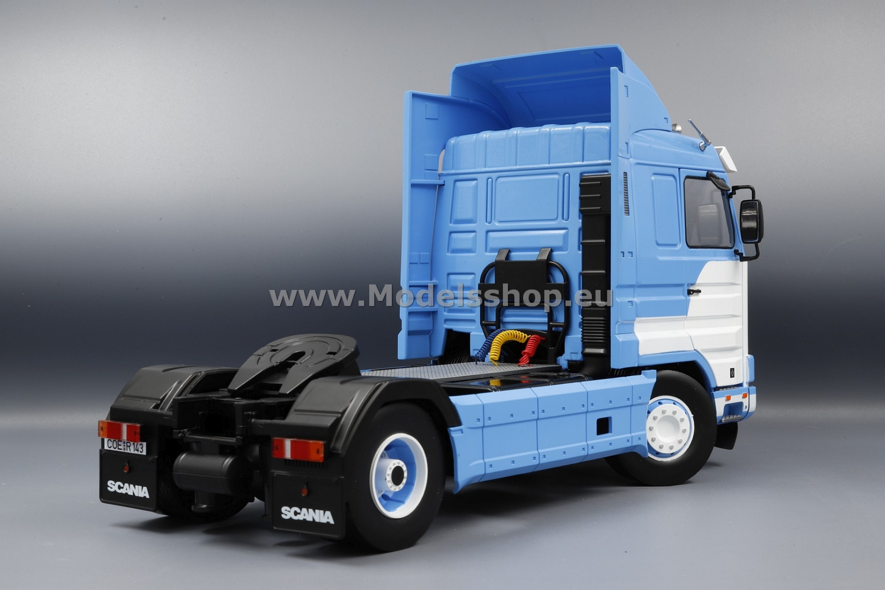 Scania 143M 500 Streamline Tractor Truck, 1995 /white - blue/