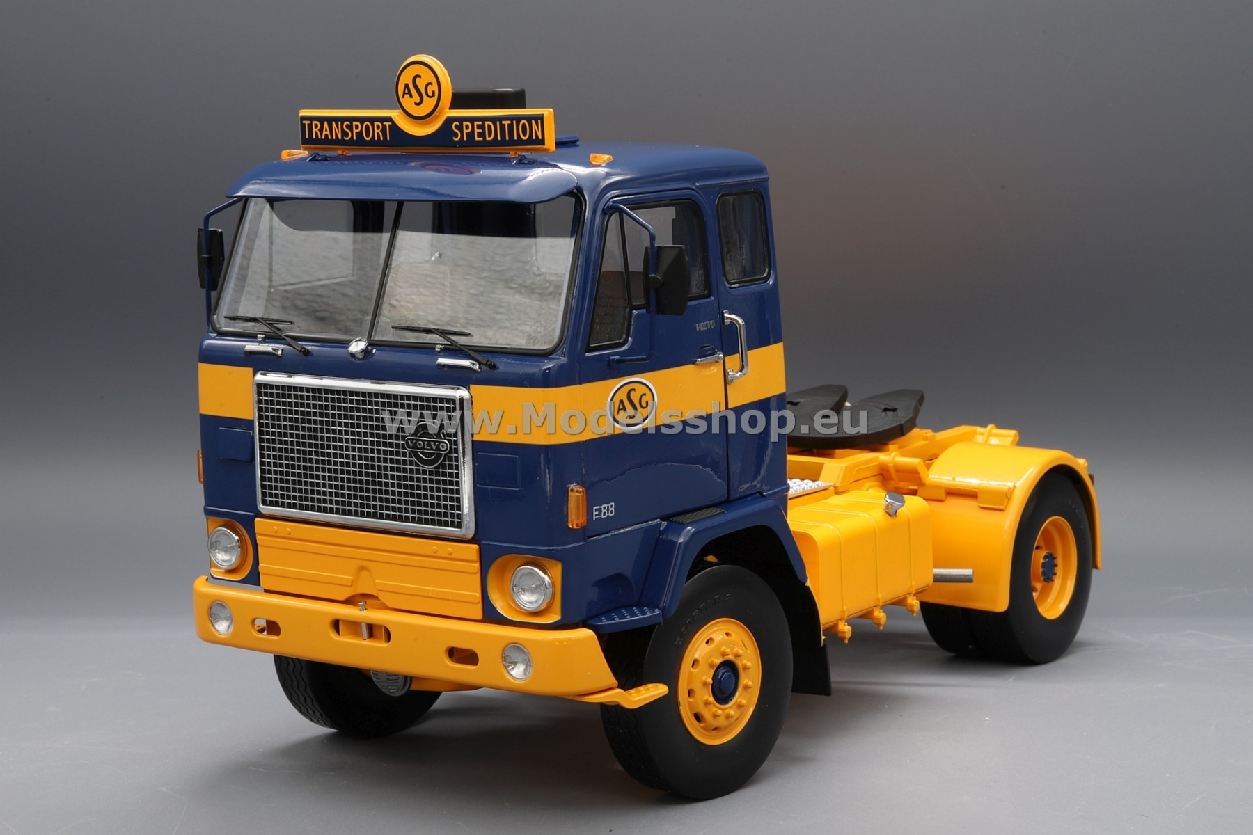 MCG 18140 Volvo F88 tractor truck 