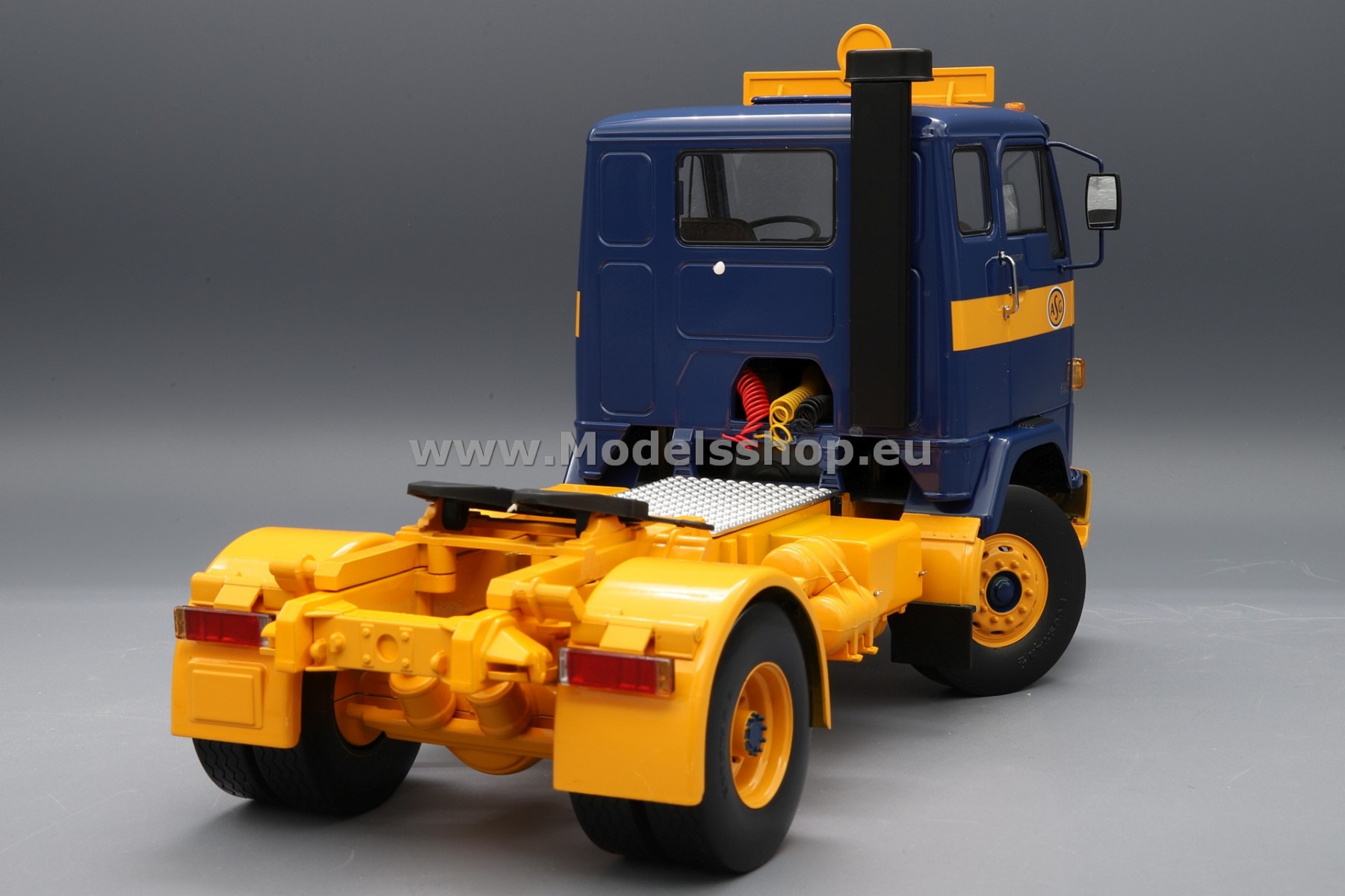 MCG 18140 Volvo F88 tractor truck 