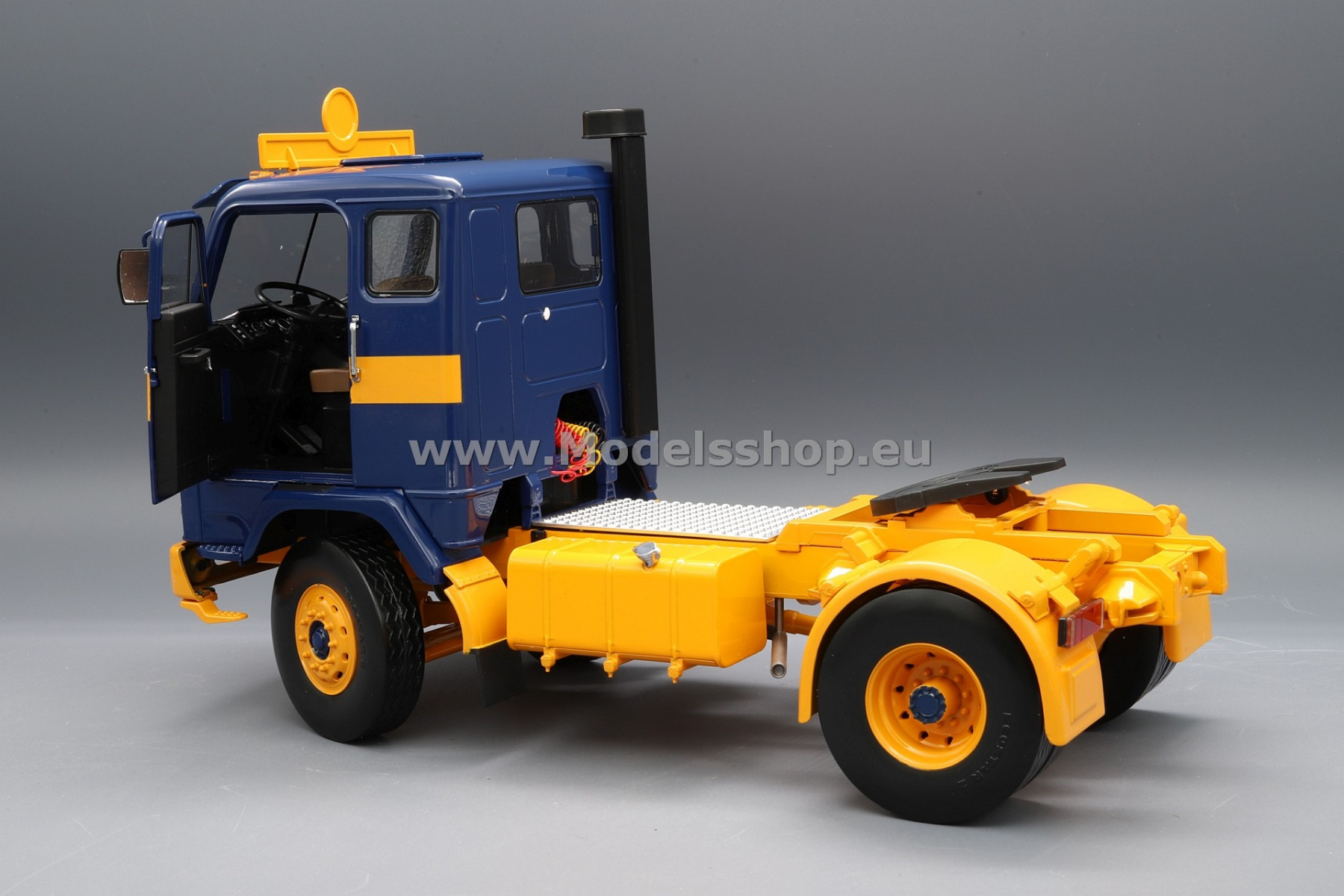 MCG 18140 Volvo F88 tractor truck 