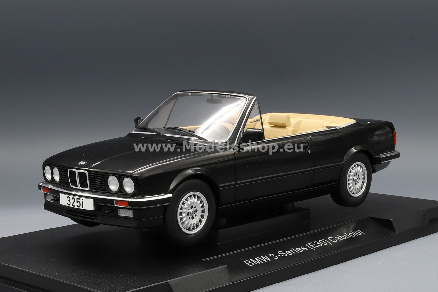 MCG 18153 BMW 325i (E30) Convertible /black/